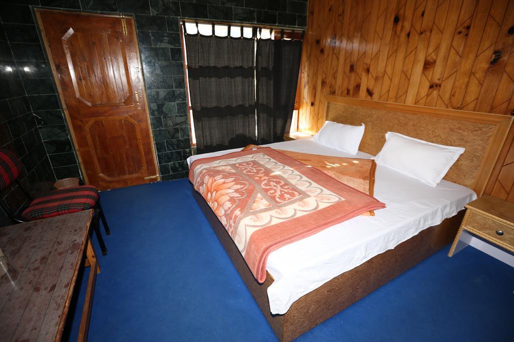 Hotel Ridge View Manāli Quarto foto
