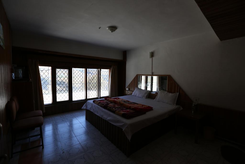 Hotel Ridge View Manāli Quarto foto