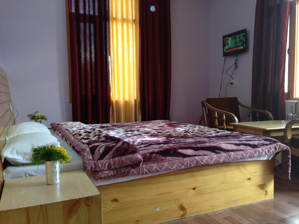 Hotel Ridge View Manāli Quarto foto